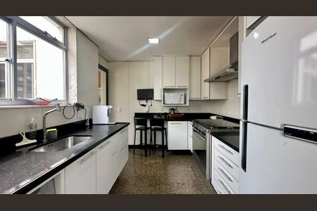 Apartamento à venda com 196m², 4 quartos e 3 vagas Apartamento à venda com 196m², 4 quartos e 3 vagasCozinha