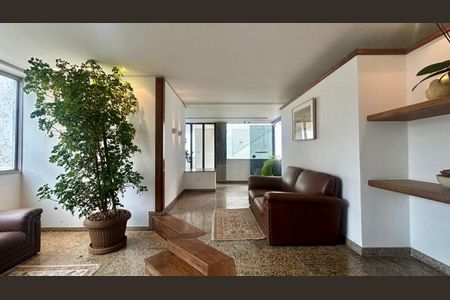 Apartamento à venda com 196m², 4 quartos e 3 vagas Apartamento à venda com 196m², 4 quartos e 3 vagasHall social