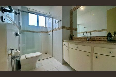 Apartamento à venda com 196m², 4 quartos e 3 vagas Apartamento à venda com 196m², 4 quartos e 3 vagasBanheiro