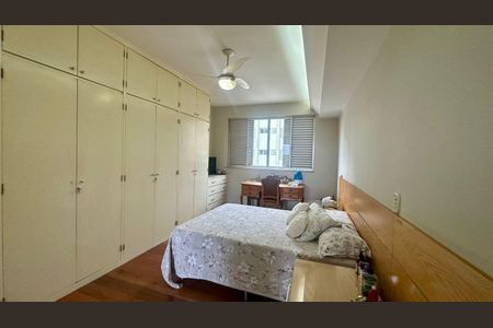 Apartamento à venda com 196m², 4 quartos e 3 vagas Apartamento à venda com 196m², 4 quartos e 3 vagasQuarto