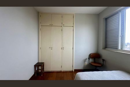 Apartamento à venda com 196m², 4 quartos e 3 vagas Apartamento à venda com 196m², 4 quartos e 3 vagasQuarto