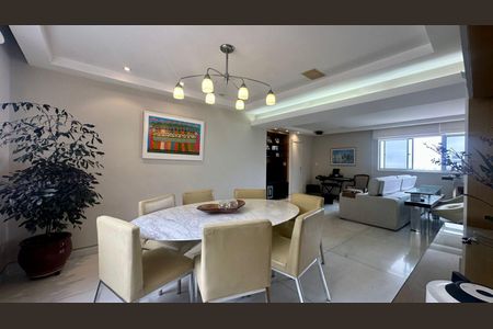 Apartamento à venda com 196m², 4 quartos e 3 vagas Apartamento à venda com 196m², 4 quartos e 3 vagasSala de jantar