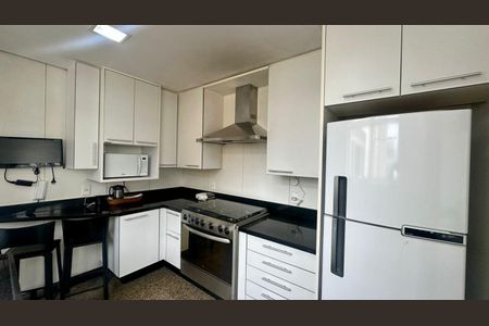 Apartamento à venda com 196m², 4 quartos e 3 vagas Apartamento à venda com 196m², 4 quartos e 3 vagasCozinha