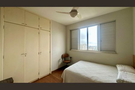Apartamento à venda com 196m², 4 quartos e 3 vagas Apartamento à venda com 196m², 4 quartos e 3 vagasQuarto