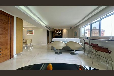 Apartamento à venda com 196m², 4 quartos e 3 vagas Apartamento à venda com 196m², 4 quartos e 3 vagasSala