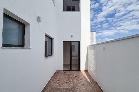 Apartamento para alugar com 65m², 2 quartos e 1 vagaQuintal