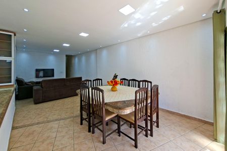 Casa para alugar com 150m², 3 quartos e 4 vagasSala