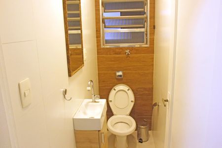 Lavabo de apartamento para alugar com 3 quartos, 148m² em Gonzaga, Santos