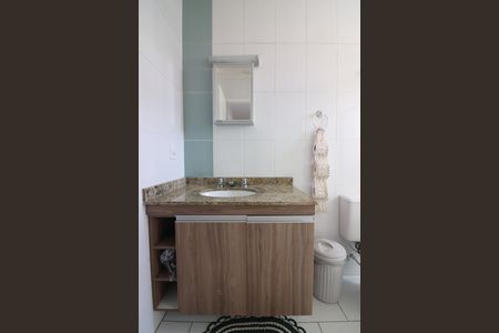 Casa de condomínio à venda com 198m², 3 quartos e 2 vagasBanheiro Social