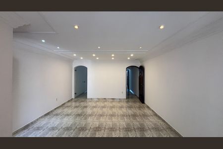 Casa à venda com 232m², 4 quartos e 4 vagasSala