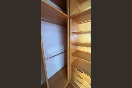 Casa à venda com 232m², 4 quartos e 4 vagasSuite Closet