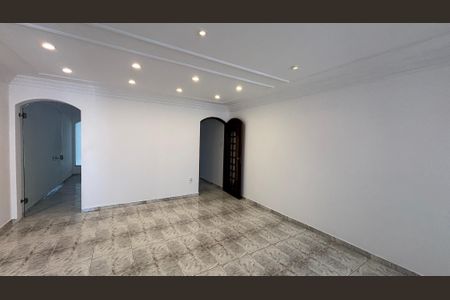 Casa à venda com 232m², 4 quartos e 4 vagasSala