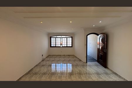 Casa à venda com 232m², 4 quartos e 4 vagasSala