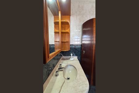 Casa à venda com 232m², 4 quartos e 4 vagasBanheiro da Suíte