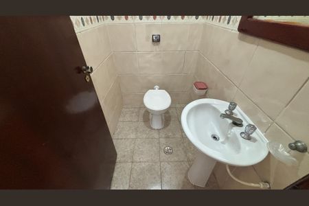 Casa à venda com 232m², 4 quartos e 4 vagasLavabo