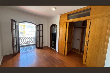 Casa à venda com 232m², 4 quartos e 4 vagasSuite