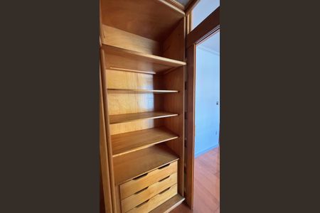 Casa à venda com 232m², 4 quartos e 4 vagasSuite Closet