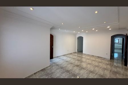 Casa à venda com 232m², 4 quartos e 4 vagasSala