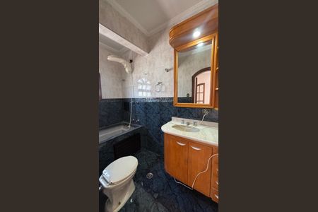Casa à venda com 232m², 4 quartos e 4 vagasBanheiro da Suíte