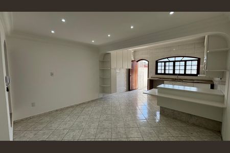 Casa à venda com 232m², 4 quartos e 4 vagasSala de Jantar - Cozinha