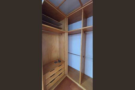 Casa à venda com 232m², 4 quartos e 4 vagasSuite Closet