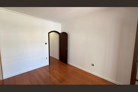 Casa à venda com 232m², 4 quartos e 4 vagasSuite