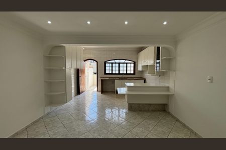 Casa à venda com 232m², 4 quartos e 4 vagasSala de Jantar - Cozinha