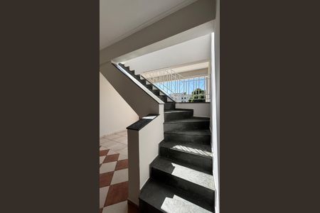 Casa à venda com 232m², 4 quartos e 4 vagasQuintal - Escada
