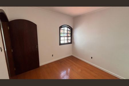 Casa à venda com 232m², 4 quartos e 4 vagasQuarto 2