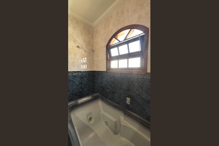 Casa à venda com 232m², 4 quartos e 4 vagasBanheiro da Suíte