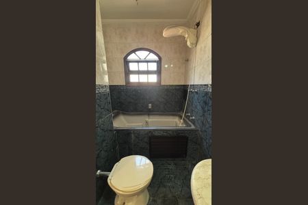 Casa à venda com 232m², 4 quartos e 4 vagasBanheiro da Suíte