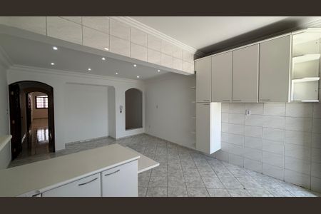 Casa à venda com 232m², 4 quartos e 4 vagasSala de Jantar - Cozinha