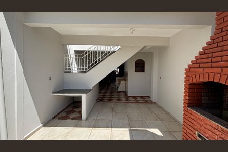 Casa à venda com 232m², 4 quartos e 4 vagasGaragem - Area de Serviço
