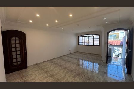 Casa à venda com 232m², 4 quartos e 4 vagasSala