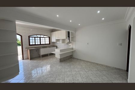Casa à venda com 232m², 4 quartos e 4 vagasSala de Jantar - Cozinha