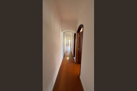 Casa à venda com 232m², 4 quartos e 4 vagasCorredor