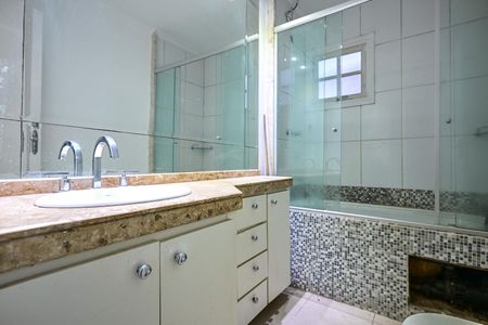 Casa de condomínio para alugar com 153m², 3 quartos e 1 vagaBanheiro Suíte 