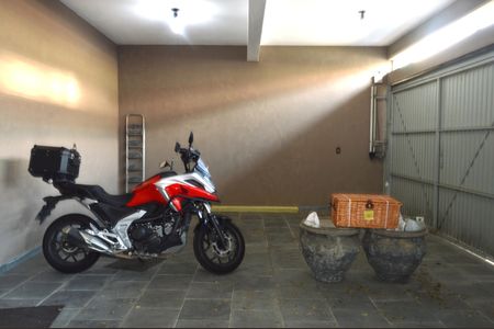 Garagem de casa à venda com 3 quartos, 273m² em Vila Campesina, Osasco