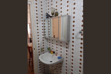 Banheiro de apartamento à venda com 1 quarto, 34m² em Vila Ipiranga, Porto Alegre
