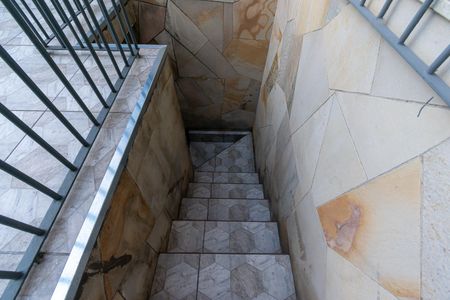 Casa para alugar com 200m², 3 quartos e 2 vagas Casa para alugar com 200m², 3 quartos e 2 vagasEscada