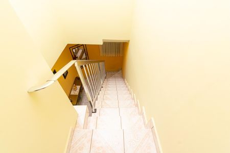 Casa para alugar com 200m², 3 quartos e 2 vagas Casa para alugar com 200m², 3 quartos e 2 vagasEscada