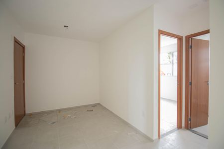Sala de apartamento para alugar com 2 quartos, 42m² em Amendoeira, São Gonçalo