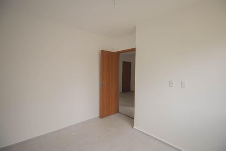 Quarto 2 de apartamento para alugar com 2 quartos, 42m² em Amendoeira, São Gonçalo