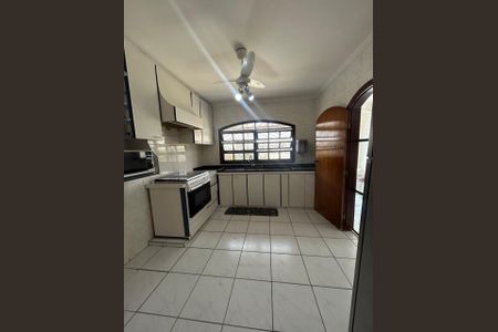 Casa para alugar com 319m², 4 quartos e 8 vagas