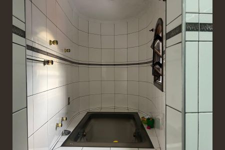 Casa para alugar com 319m², 4 quartos e 8 vagas Casa para alugar com 319m², 4 quartos e 8 vagasBanheiro