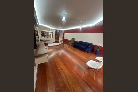 Casa para alugar com 319m², 4 quartos e 8 vagas Casa para alugar com 319m², 4 quartos e 8 vagasSala