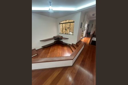 Casa para alugar com 319m², 4 quartos e 8 vagas Casa para alugar com 319m², 4 quartos e 8 vagasSala