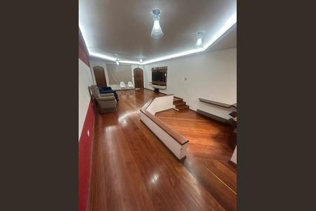 Casa para alugar com 319m², 4 quartos e 8 vagas Casa para alugar com 319m², 4 quartos e 8 vagasSala