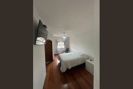 Casa para alugar com 319m², 4 quartos e 8 vagas Casa para alugar com 319m², 4 quartos e 8 vagasQuarto