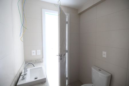 Apartamento à venda com 79m², 2 quartos e 2 vagasBanheiro da Suíte 1